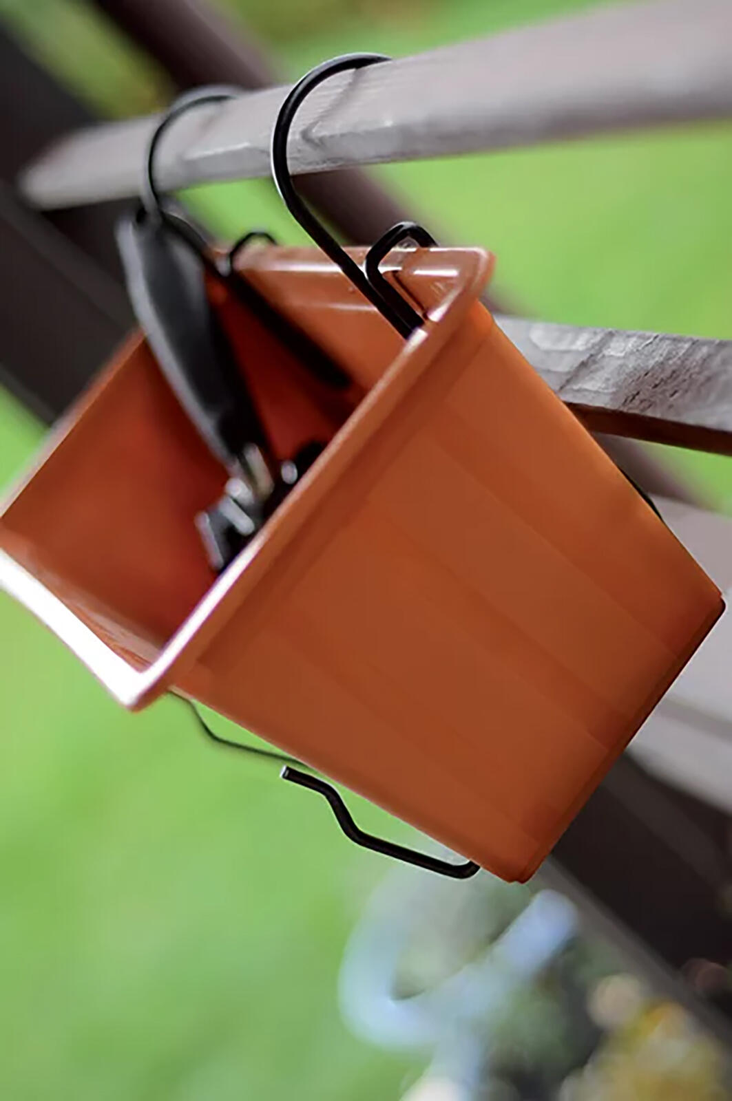 držák truhlíků balkon.20x13cm drát.ČER (S411) 0.02 Kg MTA MAXMIX Sklad14 344461