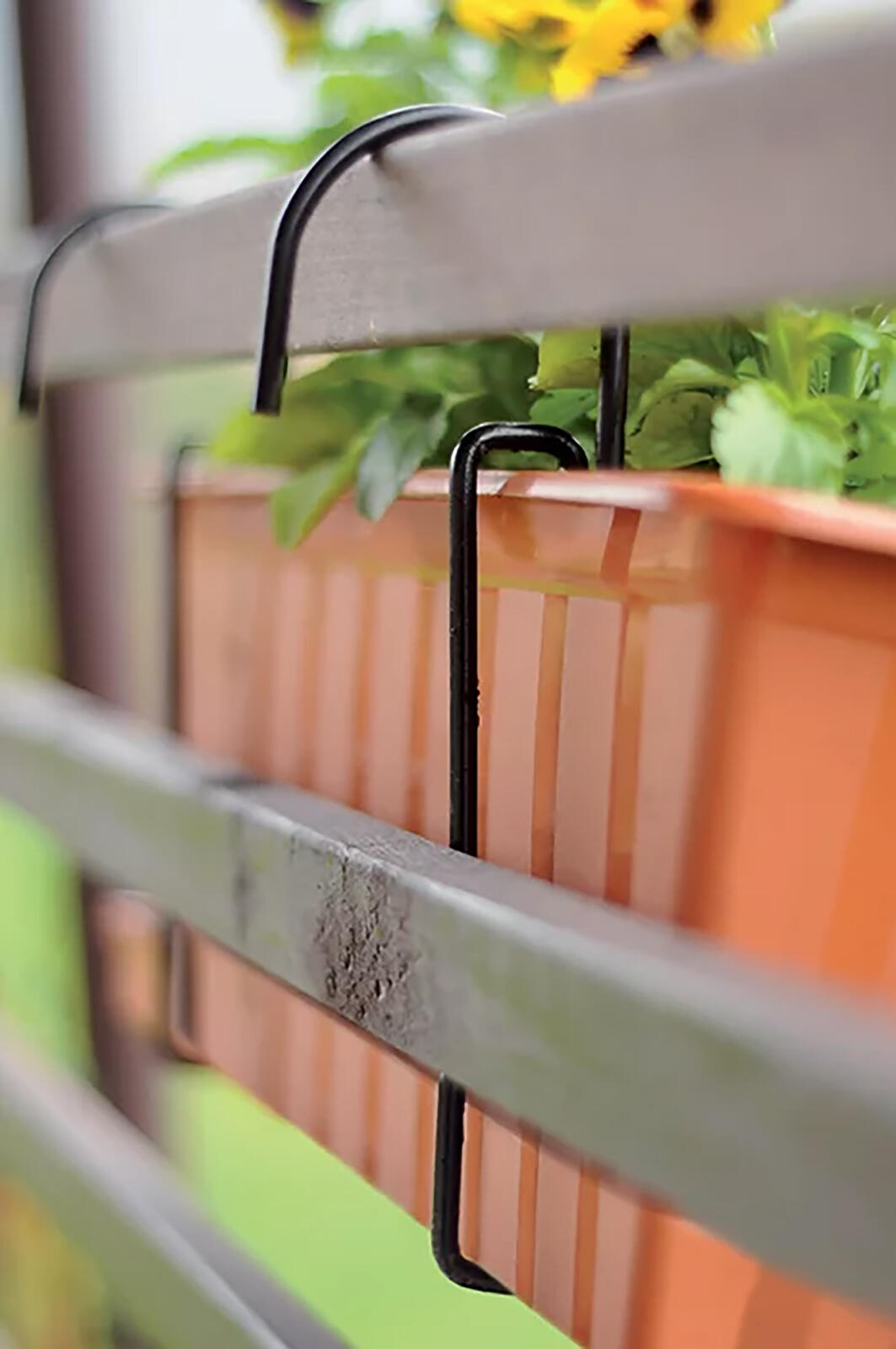 držák truhlíků balkon.20x13cm drát.ČER (S411) 0.02 Kg MTA MAXMIX Sklad14 344461