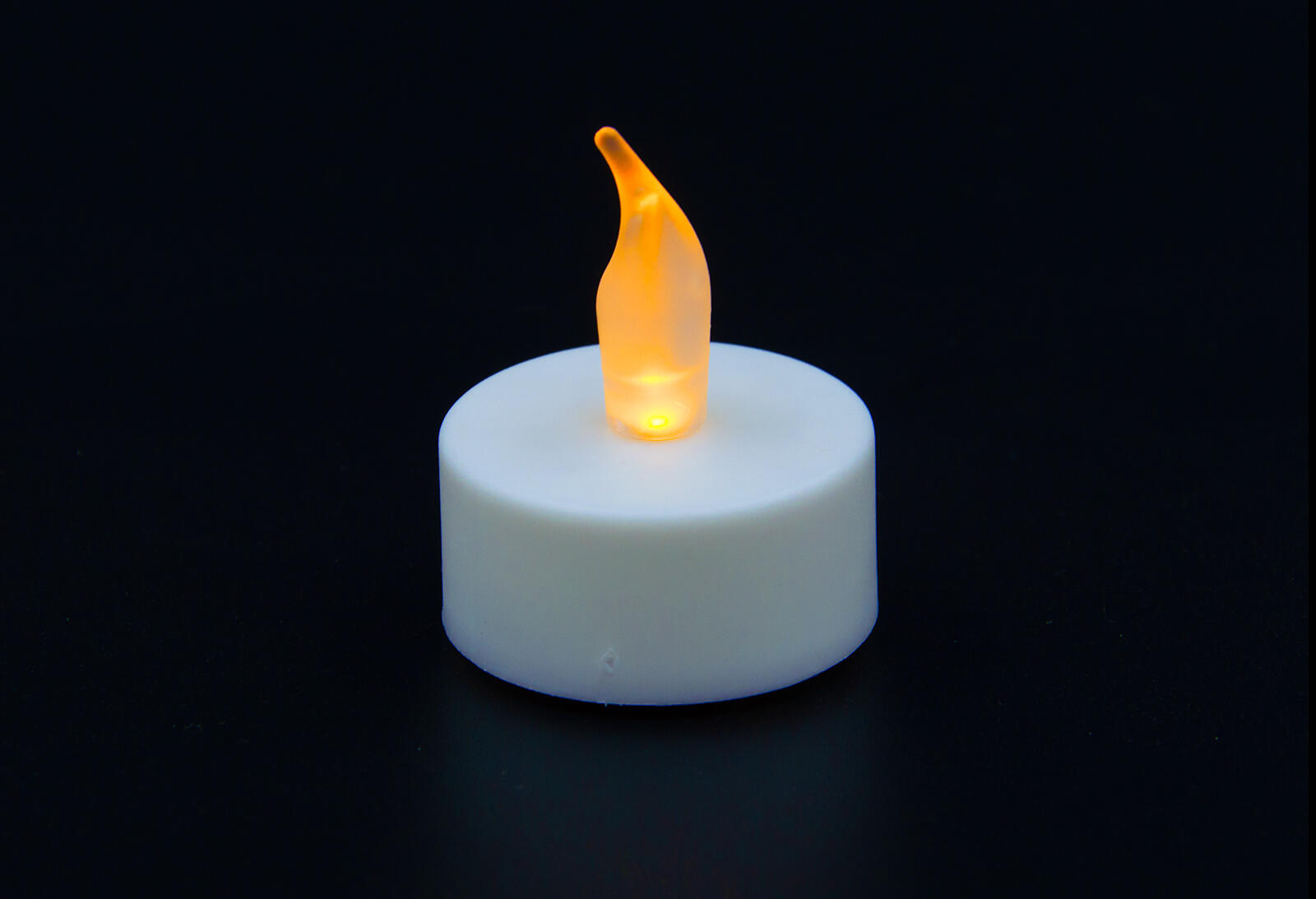 svíčka čajová LED pr.3,5cm BÍ (4ks) s bateriemi, časovačem 0.05 Kg MTA MAXMIX Sklad14 385875