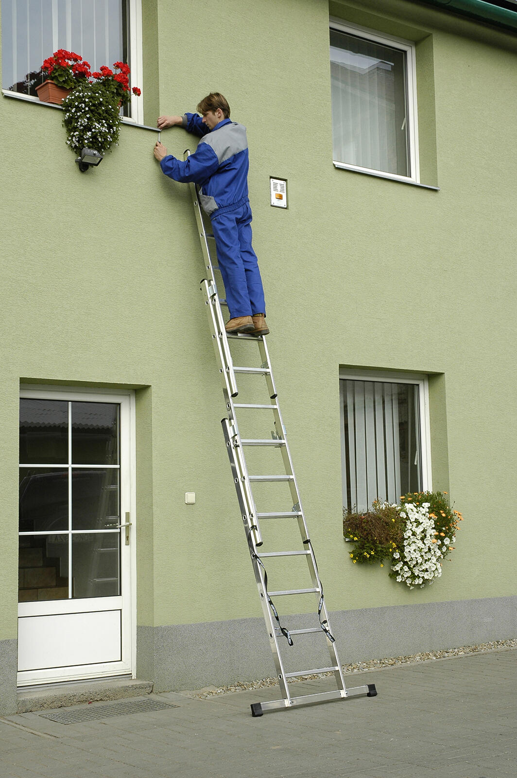 žebřík Al un. 3d.  7př. 1,91/3,99m VHR SSTS 3x7 nosnost 150kg ELKO 9.3 Kg MTA MAXMIX Sklad14 470101