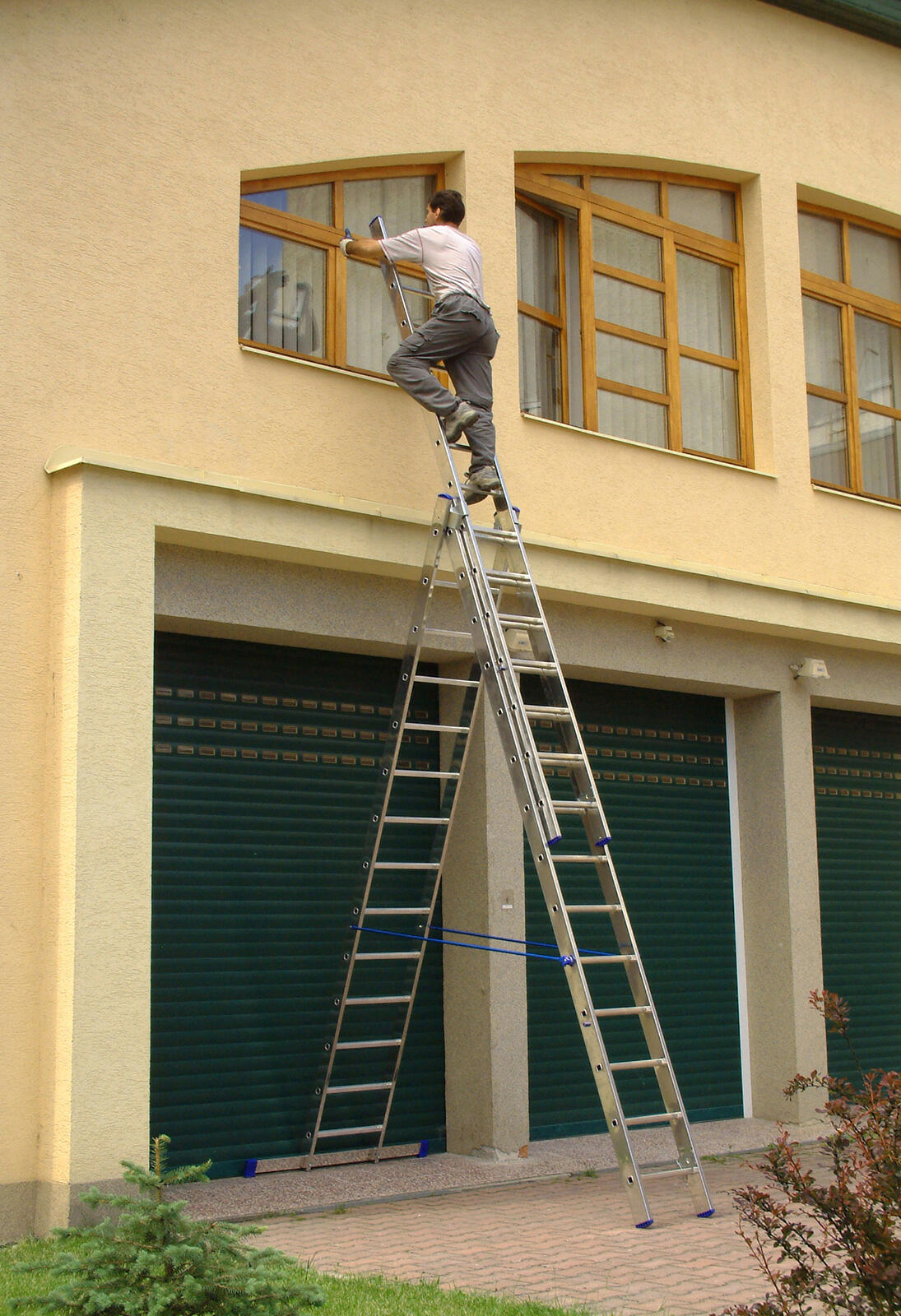 žebřík Al un. 3d. 14př. 3,79/8,99m VHR P 3x14 nosnost 150kg ELKOP 30 Kg MTA MAXMIX Sklad14 470114 8586003390741