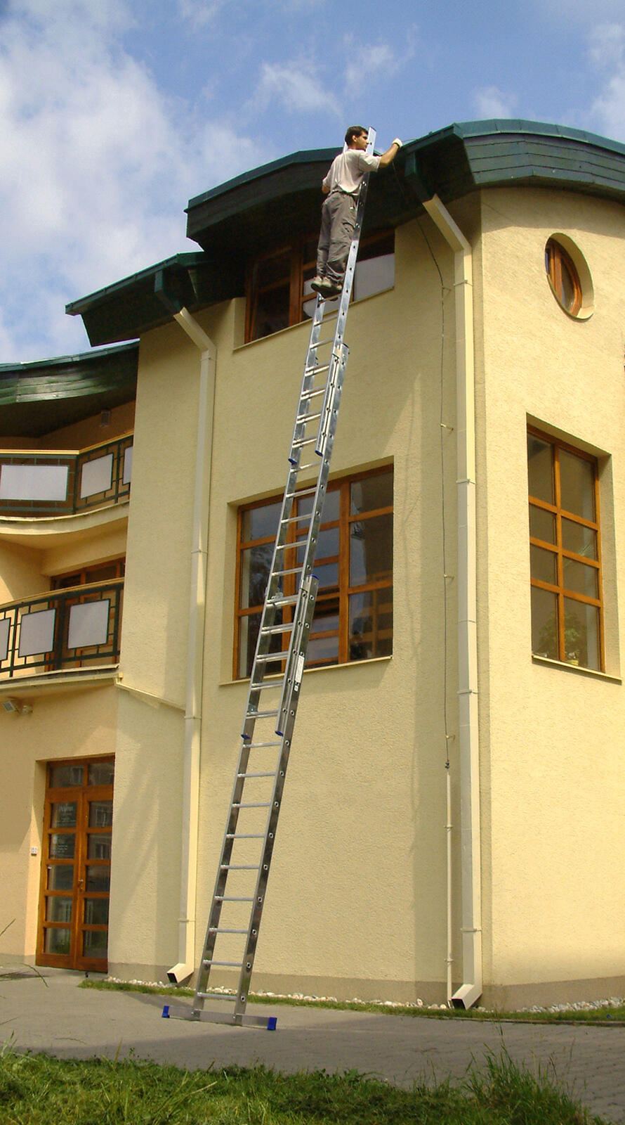 žebřík Al un. 3d. 14př. 3,79/8,99m VHR P 3x14 nosnost 150kg ELKOP 30 Kg MTA MAXMIX Sklad14 470114 8586003390741