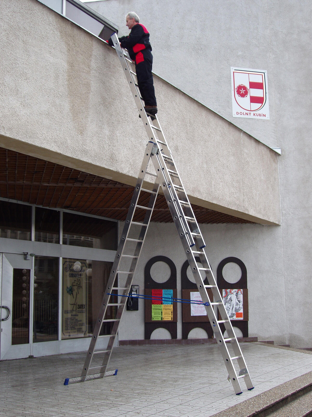 žebřík Al un. 3d. 14př. 3,79/8,99m VHR P 3x14 nosnost 150kg ELKOP 30 Kg MTA MAXMIX Sklad14 470114 8586003390741